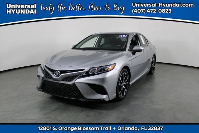 2019 Toyota Camry SE FWD photo