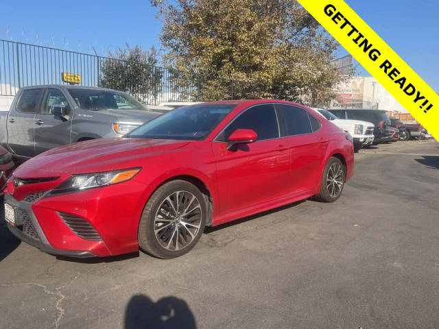 2019 Toyota Camry SE FWD photo