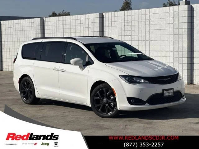 2019 Chrysler Pacifica Minivan Touring L Plus FWD photo