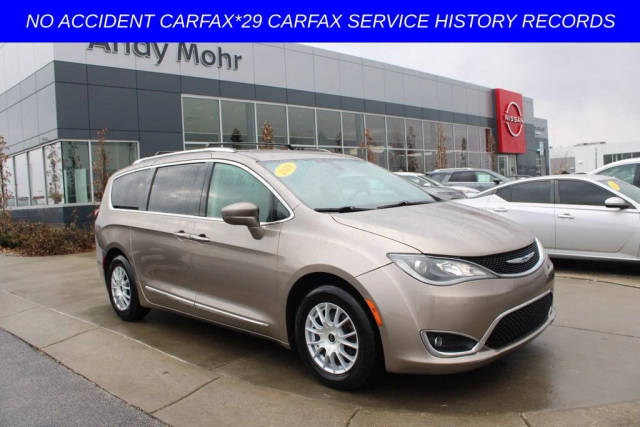 2018 Chrysler Pacifica Minivan Touring L Plus FWD photo