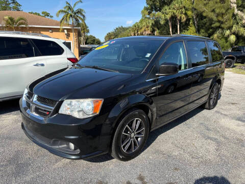 2017 Dodge Grand Caravan SXT FWD photo
