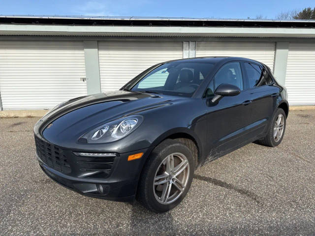 2018 Porsche Macan  AWD photo