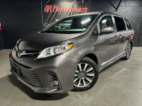2019 Toyota Sienna XLE AWD photo