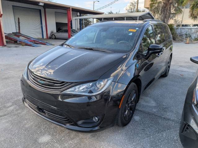 2019 Chrysler Pacifica Minivan Hybrid Limited FWD photo