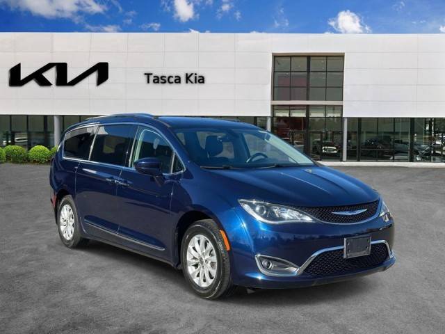 2019 Chrysler Pacifica Minivan Touring L FWD photo