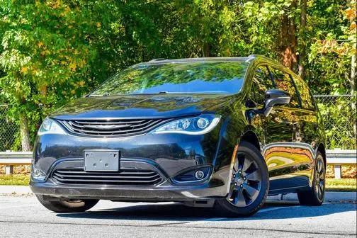 2019 Chrysler Pacifica Minivan Hybrid Limited FWD photo