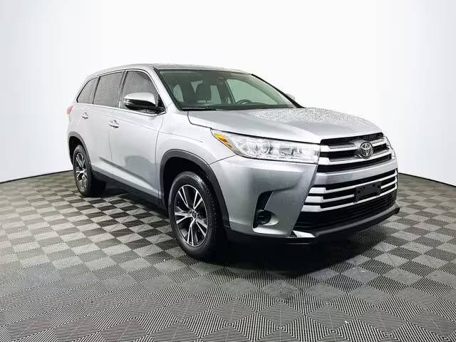 2019 Toyota Highlander LE FWD photo