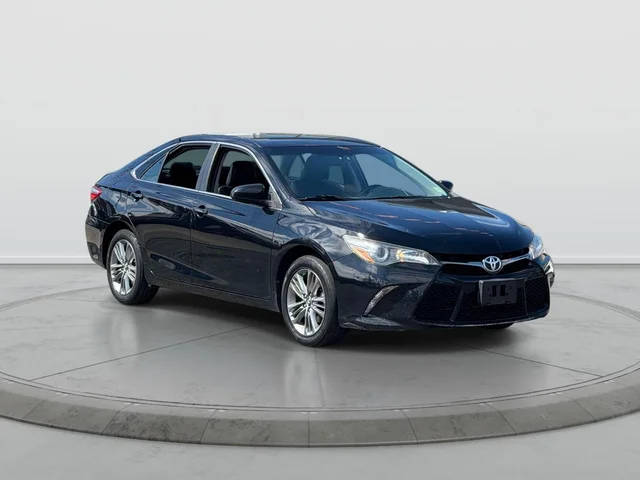 2017 Toyota Camry SE FWD photo