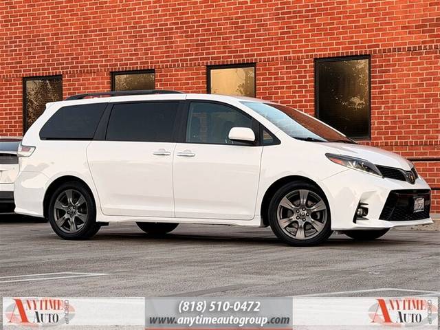 2018 Toyota Sienna SE FWD photo
