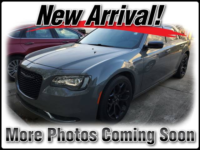 2019 Chrysler 300 Touring RWD photo