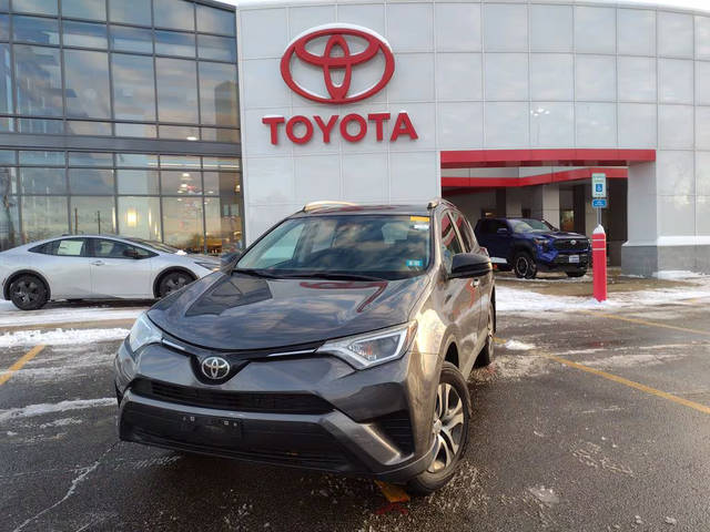2018 Toyota RAV4 LE AWD photo