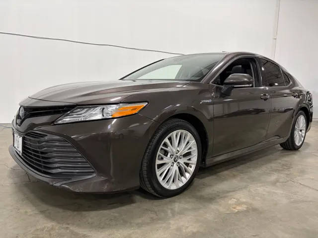 2019 Toyota Camry Hybrid XLE FWD photo