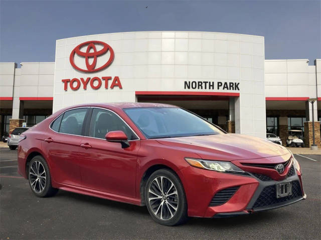 2019 Toyota Camry SE FWD photo