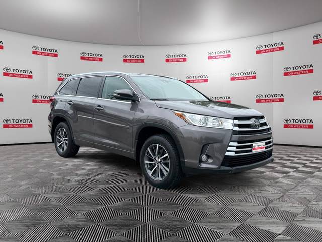 2017 Toyota Highlander XLE AWD photo