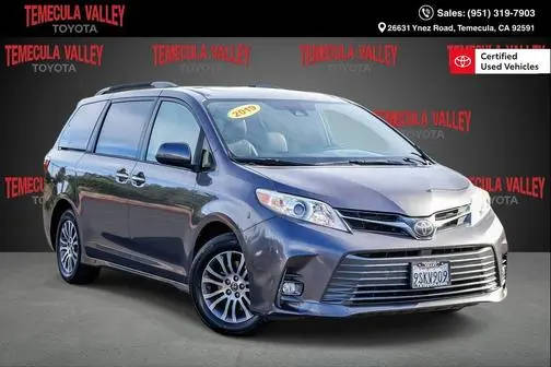 2019 Toyota Sienna XLE FWD photo