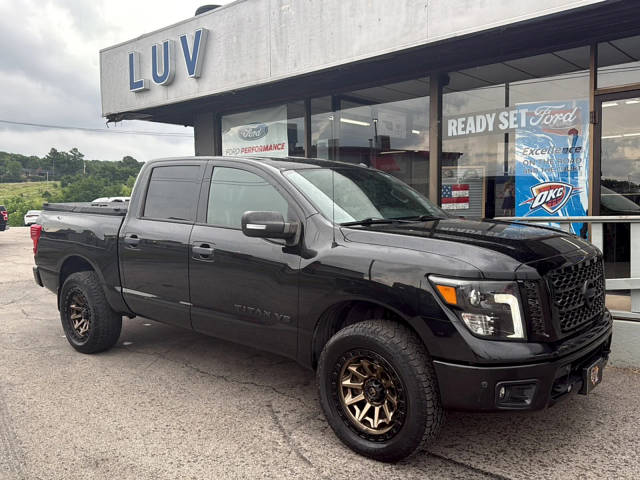 2019 Nissan Titan SL 4WD photo