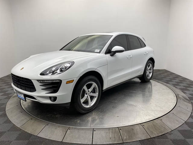 2018 Porsche Macan  AWD photo