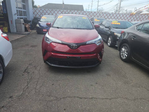 2019 Toyota C-HR LE FWD photo