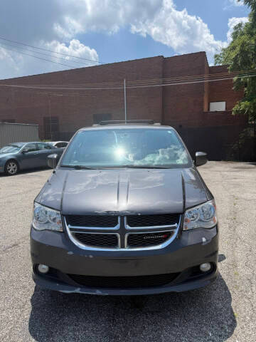 2017 Dodge Grand Caravan SXT FWD photo