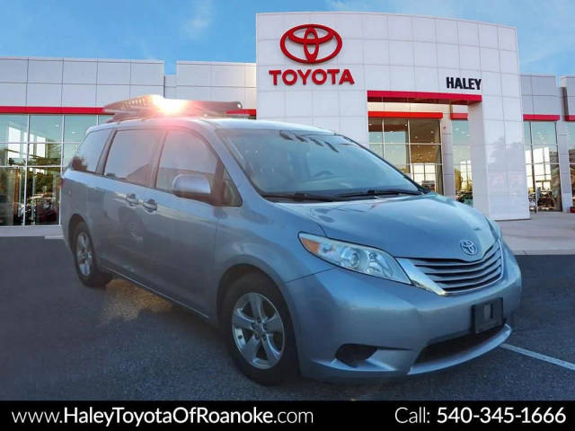 2017 Toyota Sienna LE FWD photo