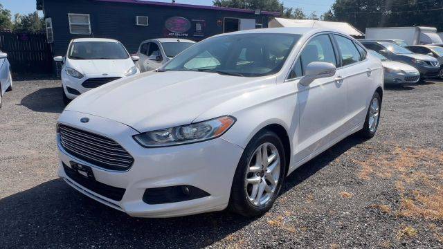 2016 Ford Fusion SE FWD photo