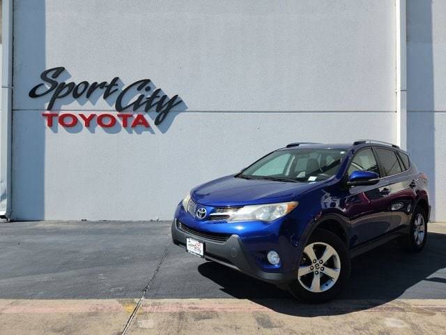 2015 Toyota RAV4 XLE AWD photo
