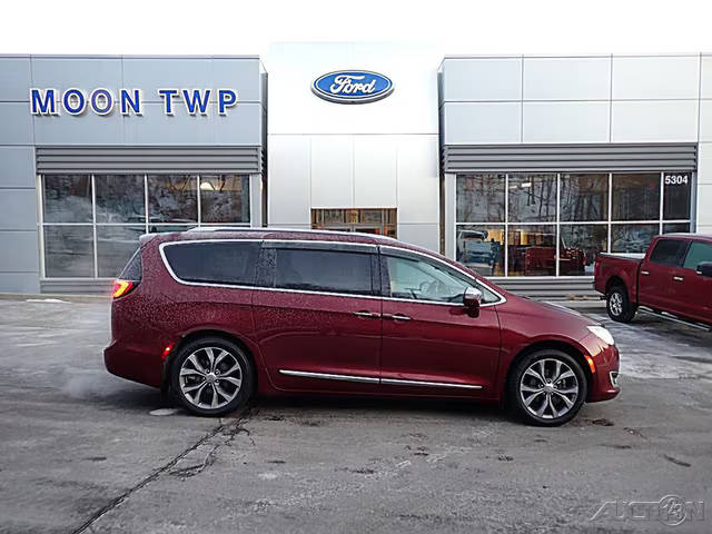 2019 Chrysler Pacifica Minivan Limited FWD photo