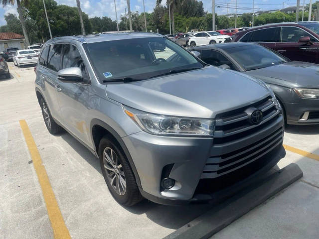 2019 Toyota Highlander XLE FWD photo