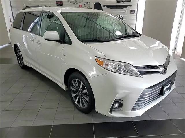 2019 Toyota Sienna XLE Premium AWD photo