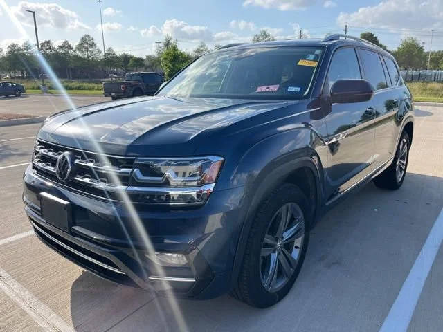 2019 Volkswagen Atlas 3.6L V6 SE w/Technology R-Line AWD photo