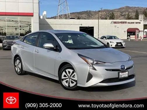 2018 Toyota Prius Three FWD photo