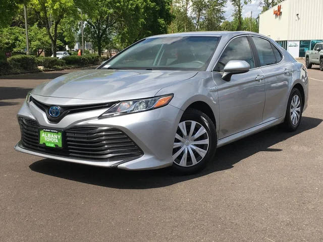 2019 Toyota Camry Hybrid LE FWD photo