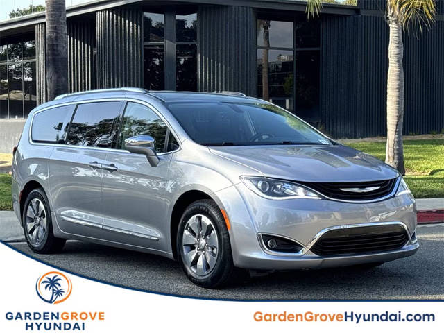 2019 Chrysler Pacifica Minivan Hybrid Limited FWD photo