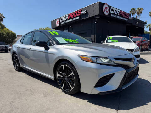 2019 Toyota Camry XSE FWD photo