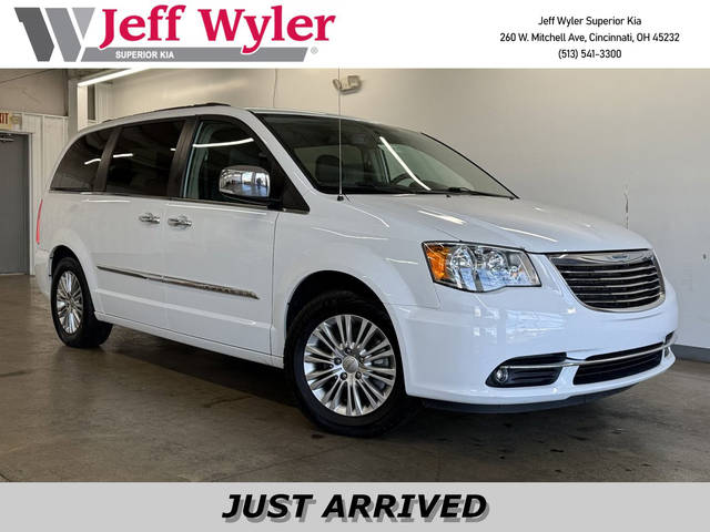 2015 Chrysler Town and Country Touring-L FWD photo