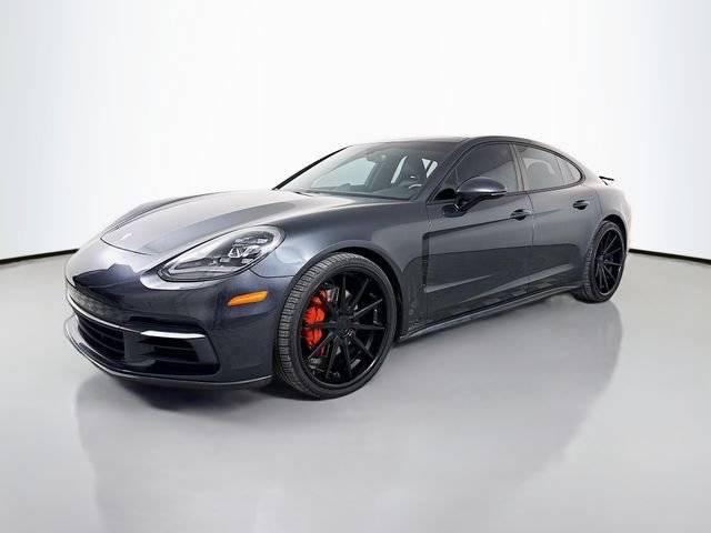 2018 Porsche Panamera  RWD photo