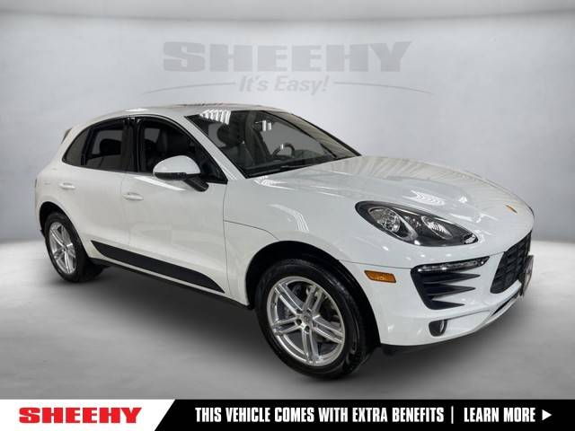 2018 Porsche Macan  AWD photo