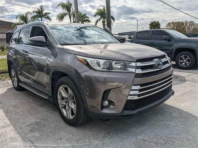 2019 Toyota Highlander Hybrid Limited AWD photo