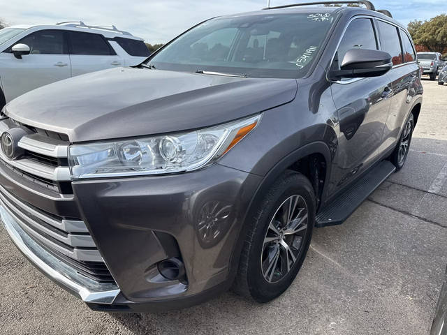 2019 Toyota Highlander LE FWD photo