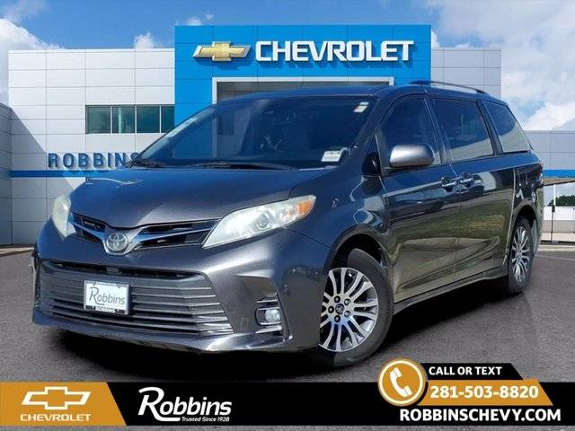 2019 Toyota Sienna XLE FWD photo