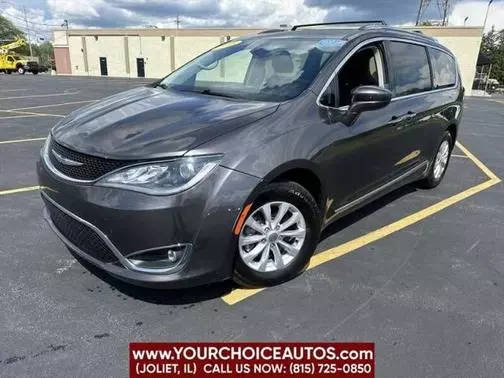 2018 Chrysler Pacifica Minivan Touring L FWD photo