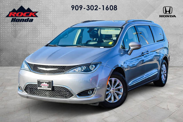 2018 Chrysler Pacifica Minivan Touring L FWD photo