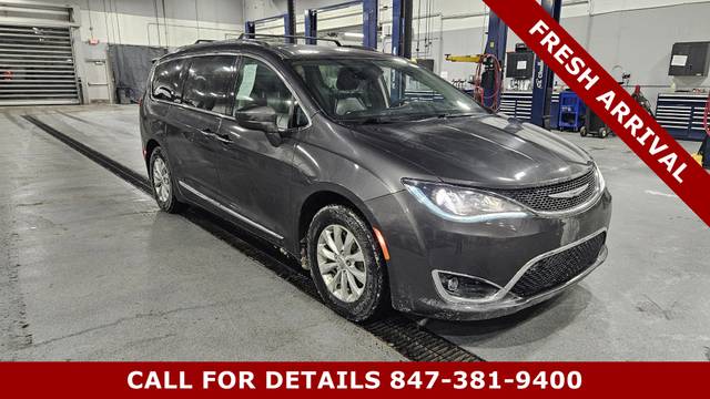 2018 Chrysler Pacifica Minivan Touring L FWD photo