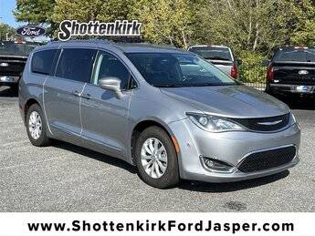 2018 Chrysler Pacifica Minivan Touring L FWD photo