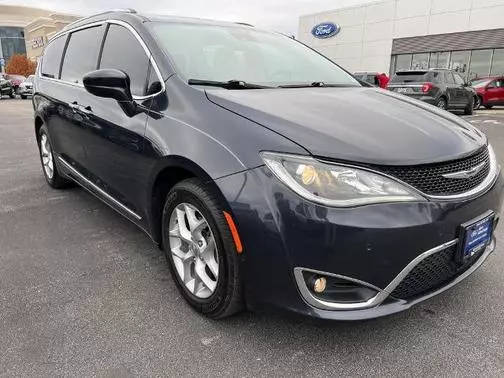 2019 Chrysler Pacifica Minivan Touring L Plus FWD photo