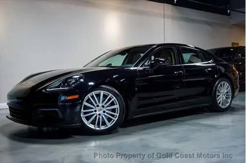 2018 Porsche Panamera  RWD photo