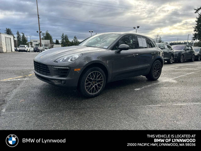 2018 Porsche Macan  AWD photo