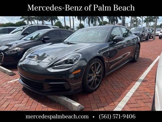 2018 Porsche Panamera RWD photo