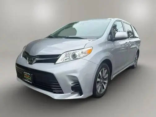 2018 Toyota Sienna LE AWD photo