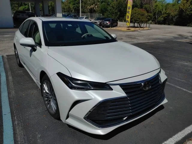 2019 Toyota Avalon Limited FWD photo